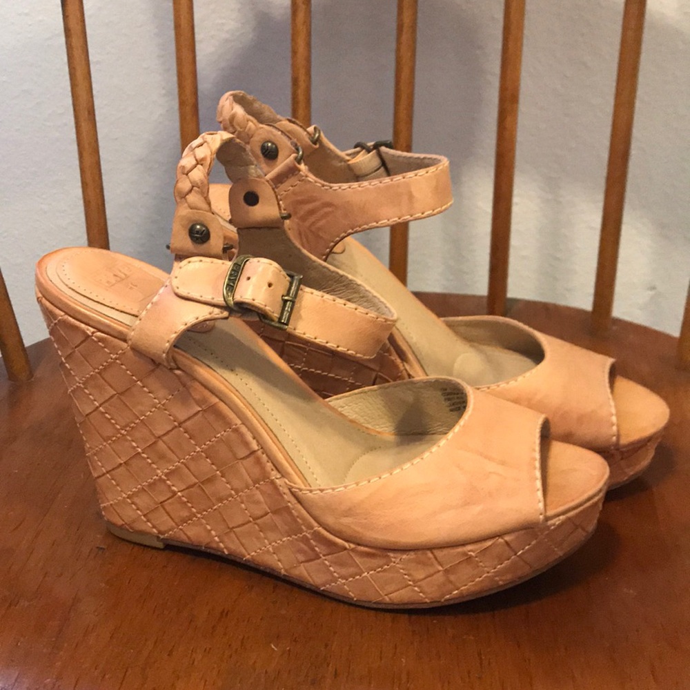 NWOT women’s 10 Frye Corrina Leather Wedge Sandal